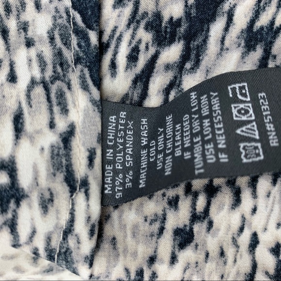 Vince Camuto Sleeveless Bow Top - Picture 7 of 7